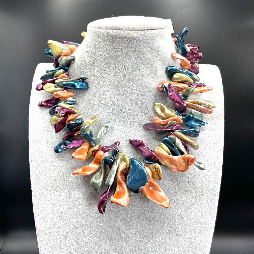 Lucoral Nwt Dyed Shell Multi Color Statement Necklace